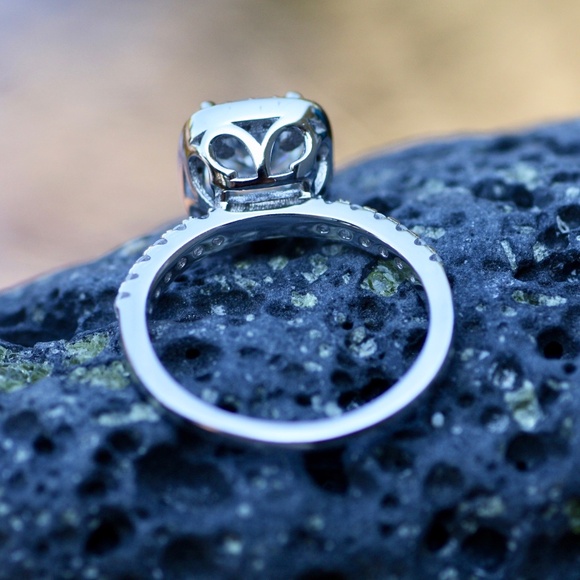 Moissanite Engagement Ring Sterling Silver Top Grade VVS D Colour size 6 1/4 - Picture 3 of 10